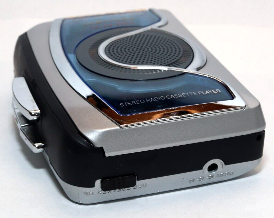 REFURBISHED - Lloytron Radio/Cassette Player W183 - (Fully Operational)