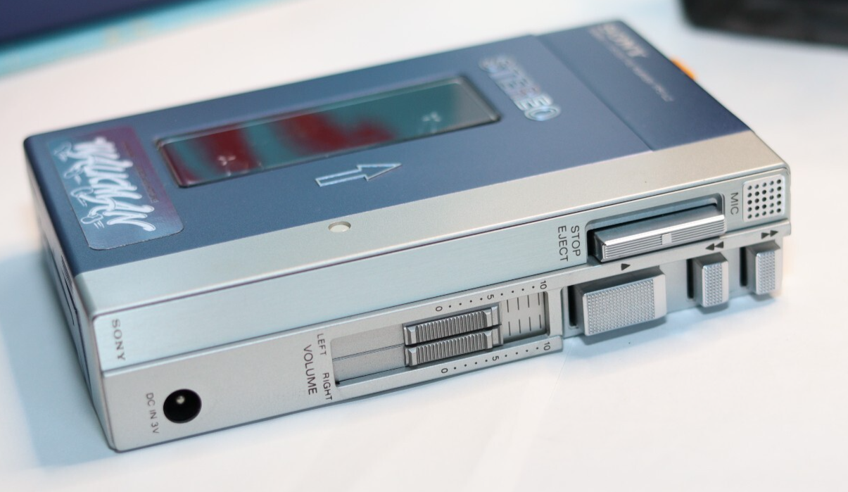 REFURBISHED - Sony Walkman Cassette Player Sony TPS-L2, Including Accessories in Original box. Rare Japanese Version Serial matched - (Fully Operational) Serial No: 62646