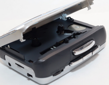 REFURBISHED - Lloytron Radio/Cassette Player W183 - (Fully Operational)