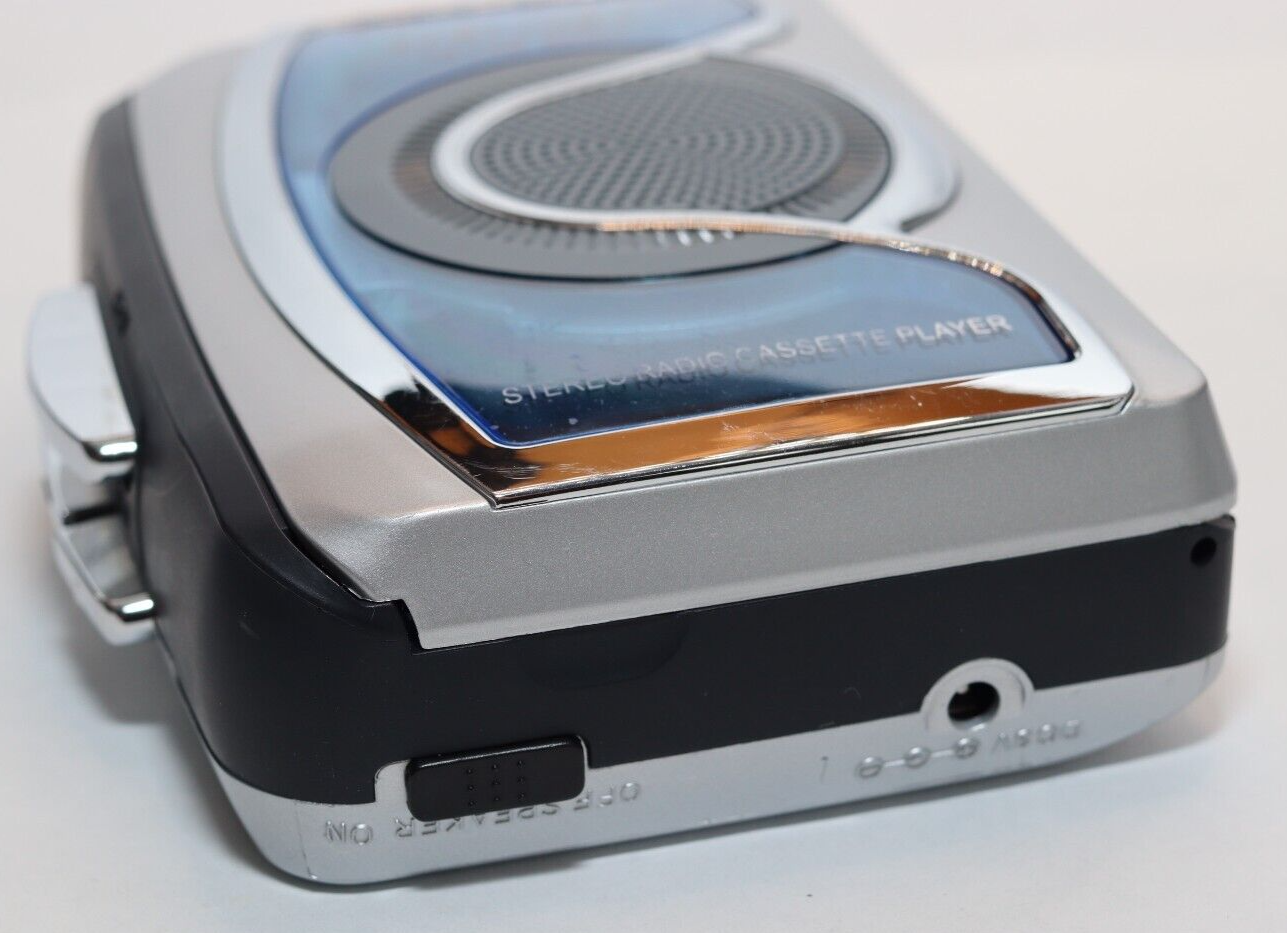 REFURBISHED - Lloytron Radio/Cassette Player W183 - (Fully Operational)