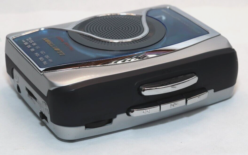 REFURBISHED - Lloytron Radio/Cassette Player W183 - (Fully Operational)