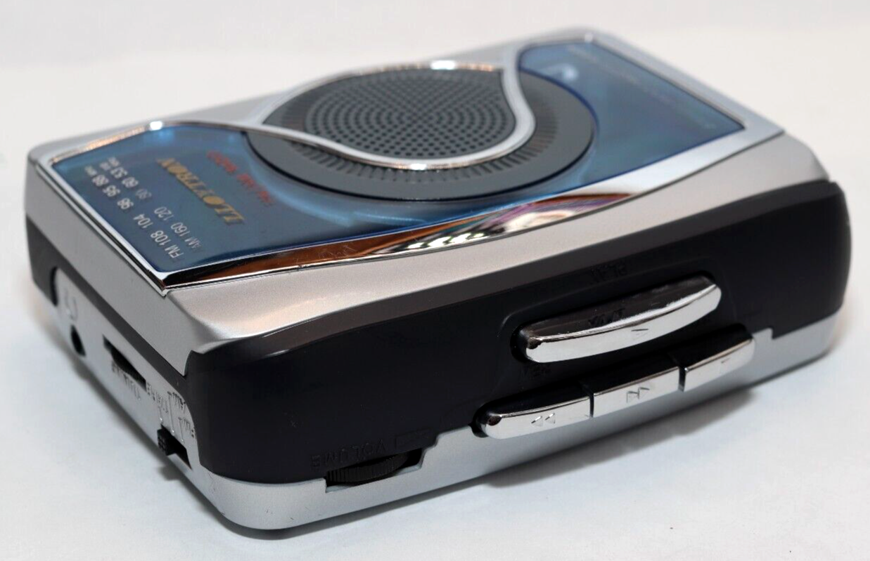 REFURBISHED - Lloytron Radio/Cassette Player W183 - (Fully Operational)